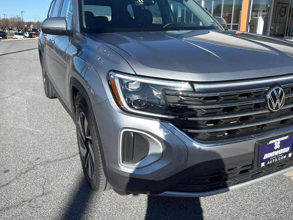 Used 2024 Volkswagen Atlas 2.0T SE w/Technology SUV