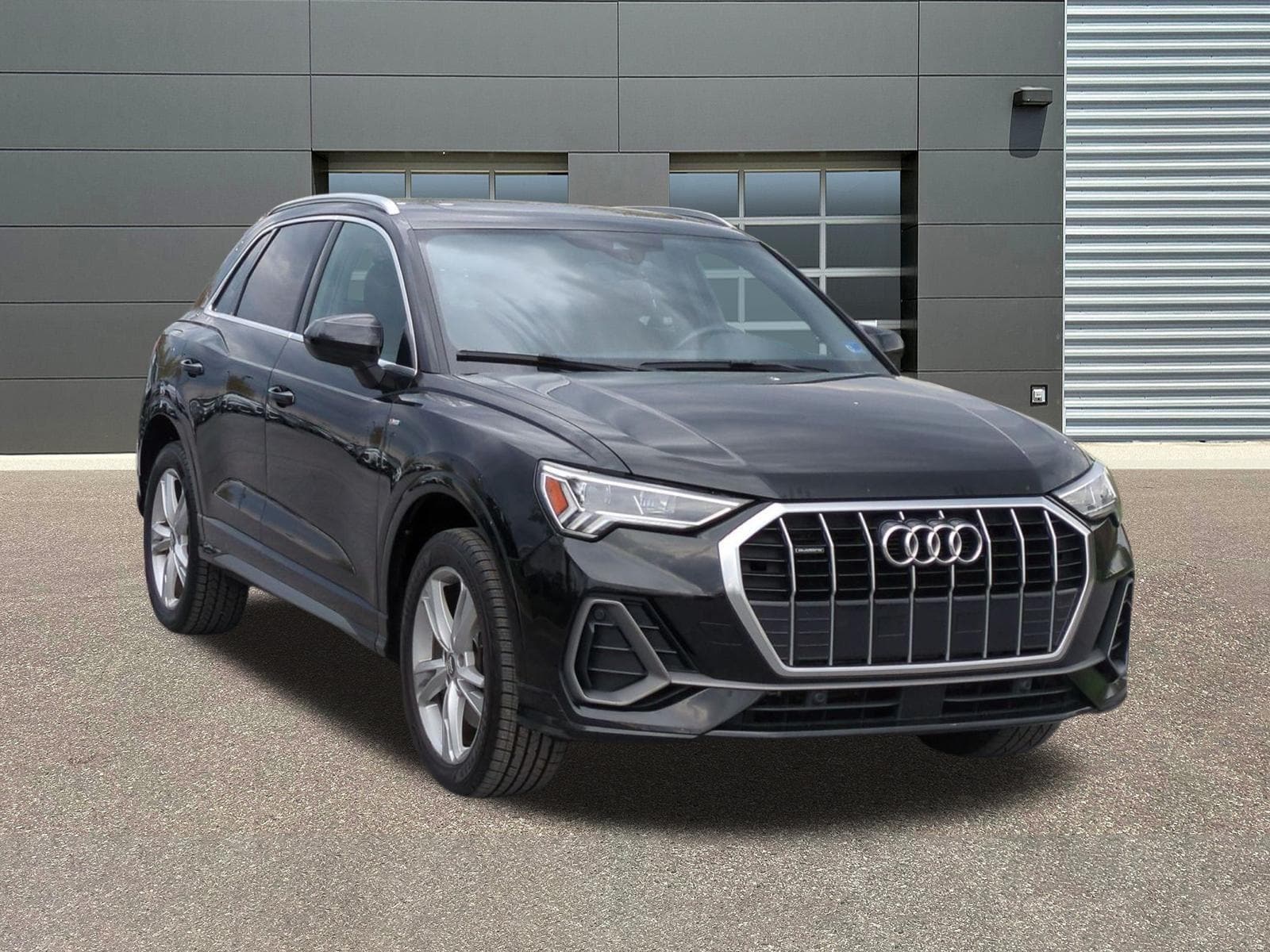 2019 Audi Q3 45 TFSI S Line Premium Plus quattro's photo