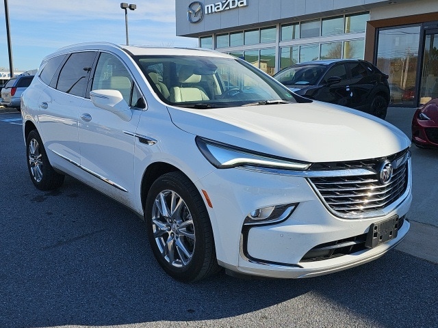 2023 Buick Enclave Essence's photo