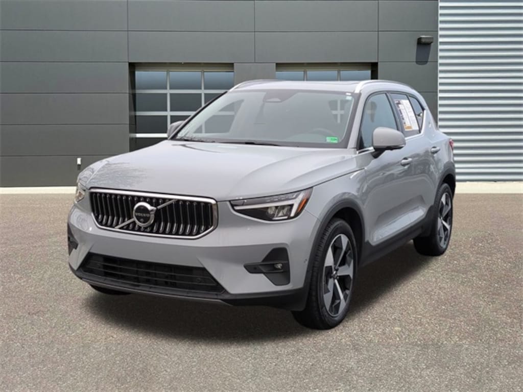 Used 2025 Volvo XC40 B5 Plus Bright Theme SUV