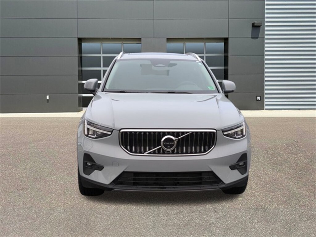 Used 2025 Volvo XC40 B5 Plus Bright Theme SUV