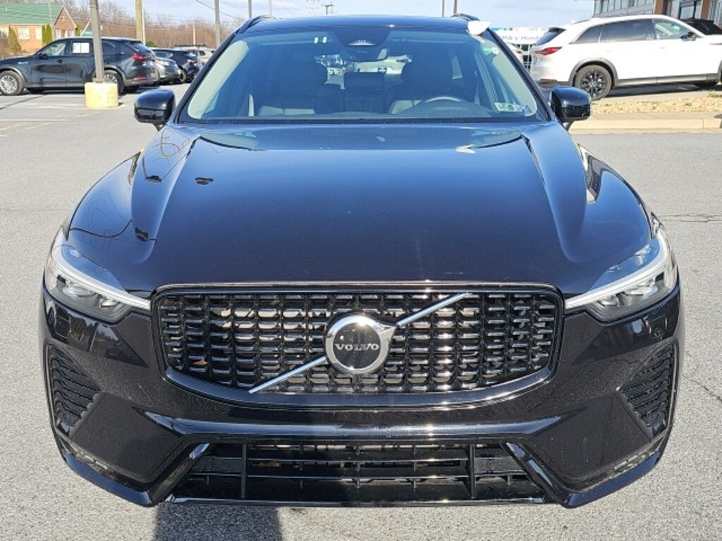 Used 2025 Volvo XC60 B5 Core SUV
