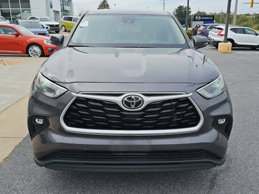 Used 2024 Toyota Highlander LE SUV