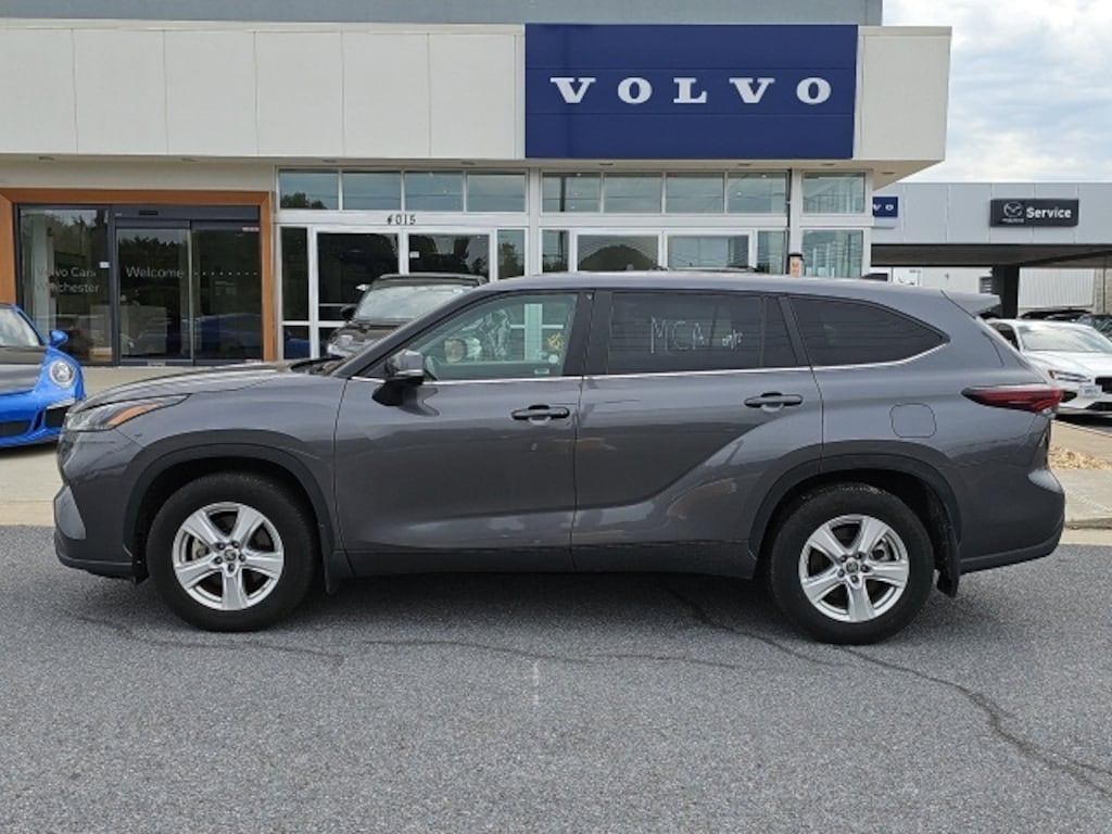 Used 2024 Toyota Highlander LE SUV