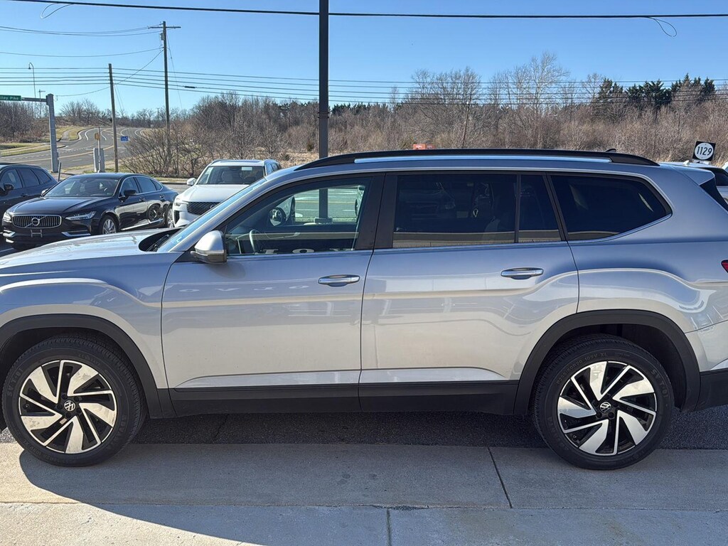 Used 2024 Volkswagen Atlas 2.0T SE w/Technology SUV