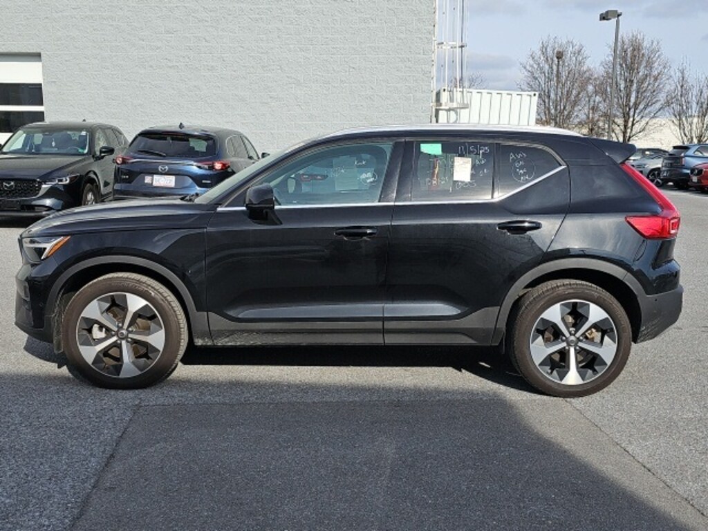 Used 2025 Volvo XC40 B5 Plus Bright Theme SUV