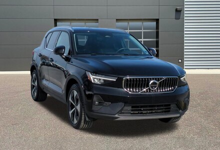 2025 Volvo XC40 B5 Plus Bright Theme SUV