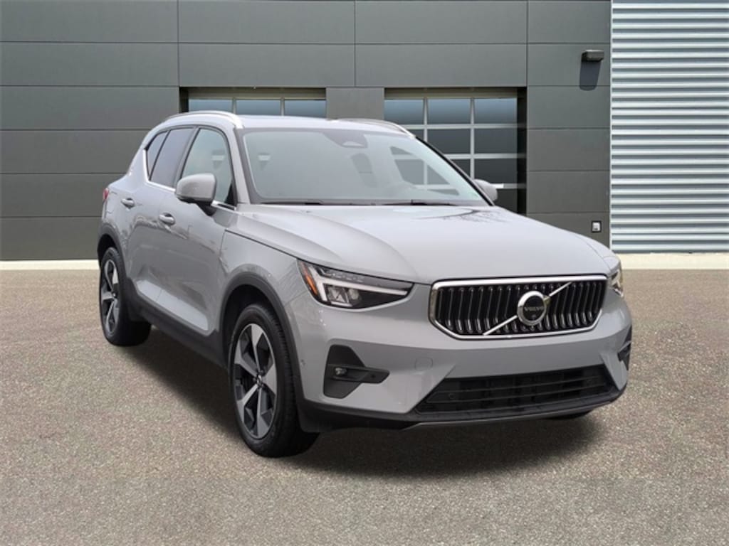 Used 2025 Volvo XC40 B5 Plus Bright Theme SUV