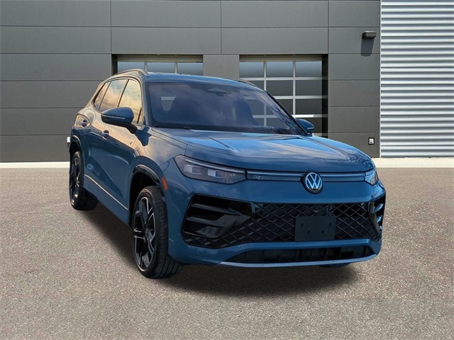 2026 Volkswagen Tiguan SEL R-LINE TURBO's photo