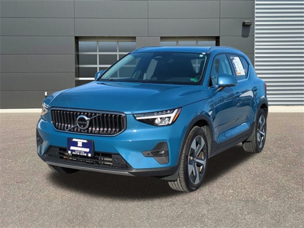 Certified 2025 Volvo XC40 B5 Plus Bright Theme SUV