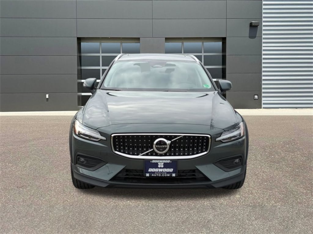 New 2026 Volvo V60 Cross Country B5 Ultra Wagon