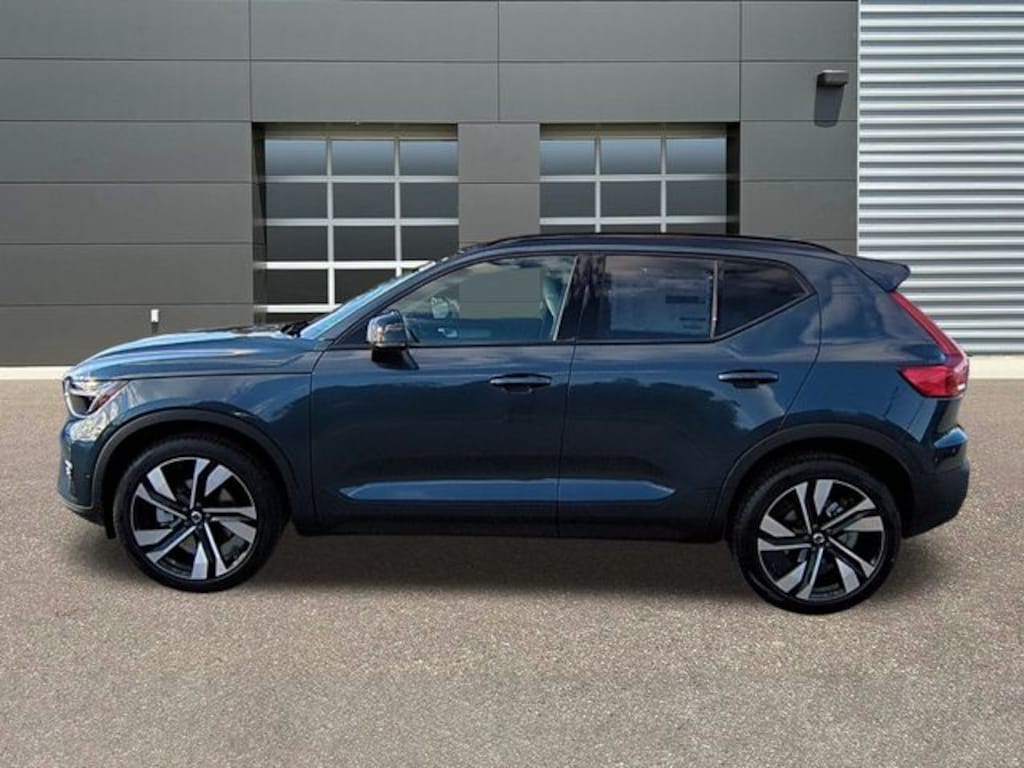 New 2026 Volvo XC40 B5 Plus SUV