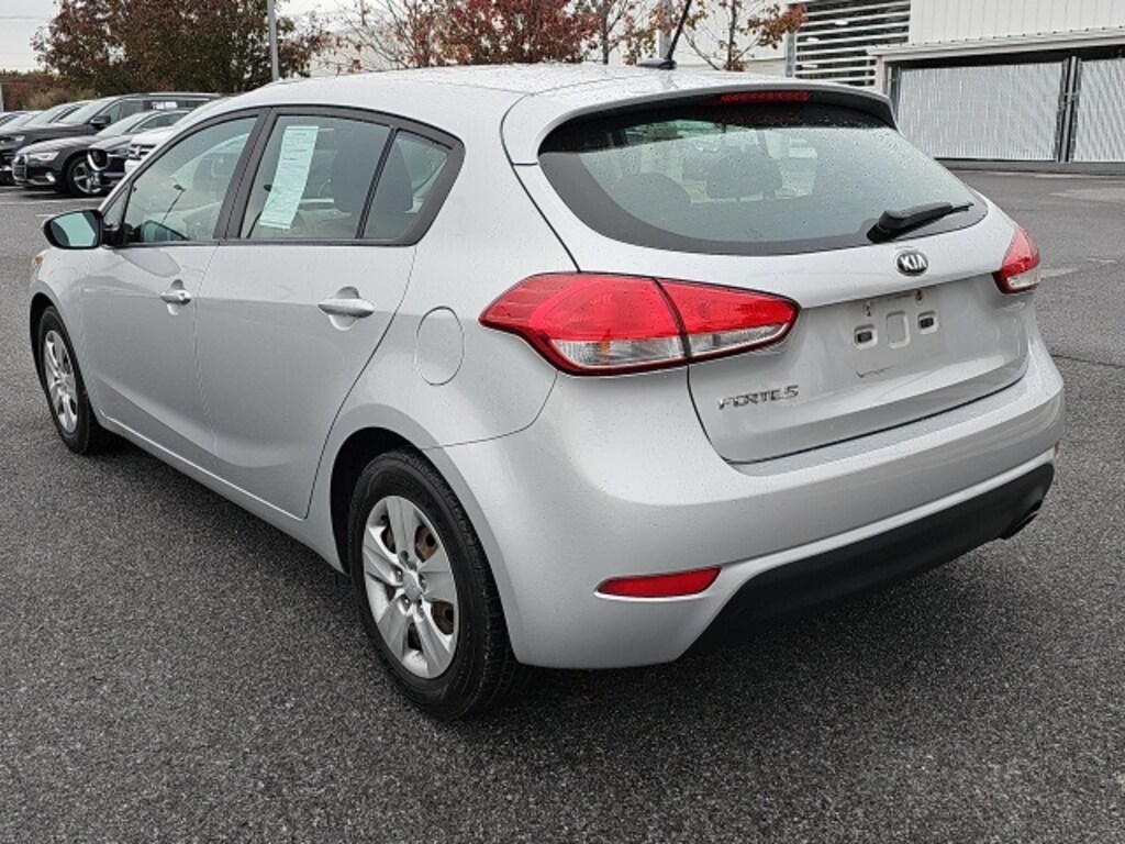 Used 2017 Kia Forte5 LX Hatchback