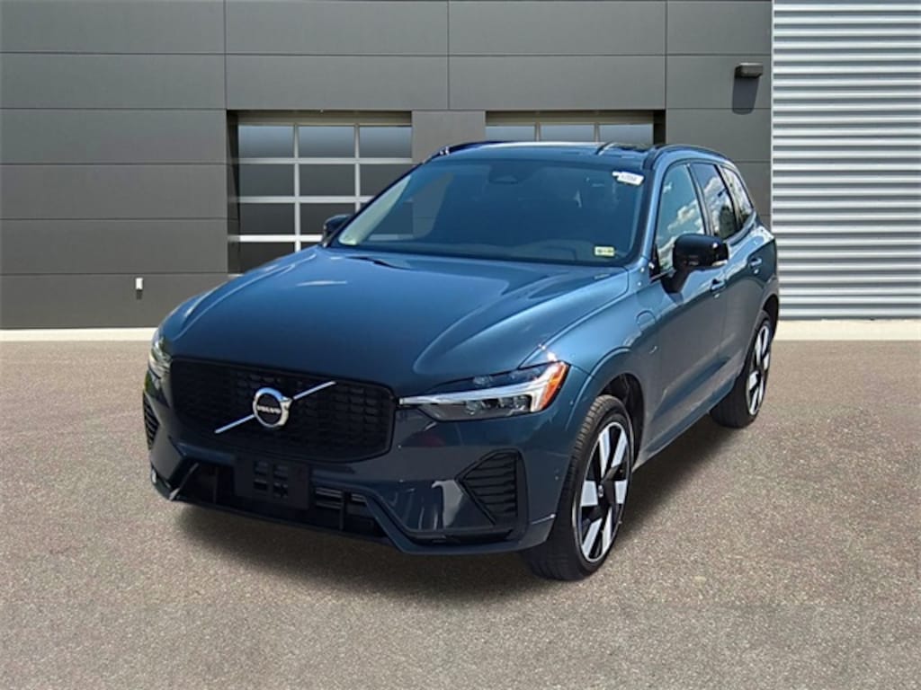 Used 2025 Volvo XC60 plug-in hybrid T8 Plus SUV