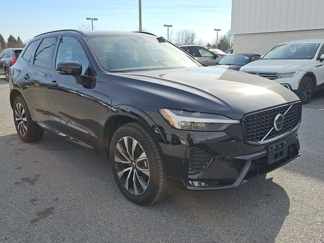 2025 Volvo XC60 Core's photo