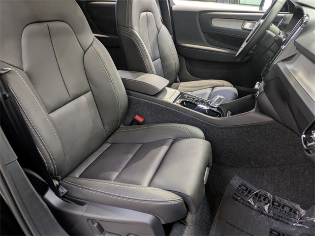 2026 Volvo XC40 Plus - Photo 24