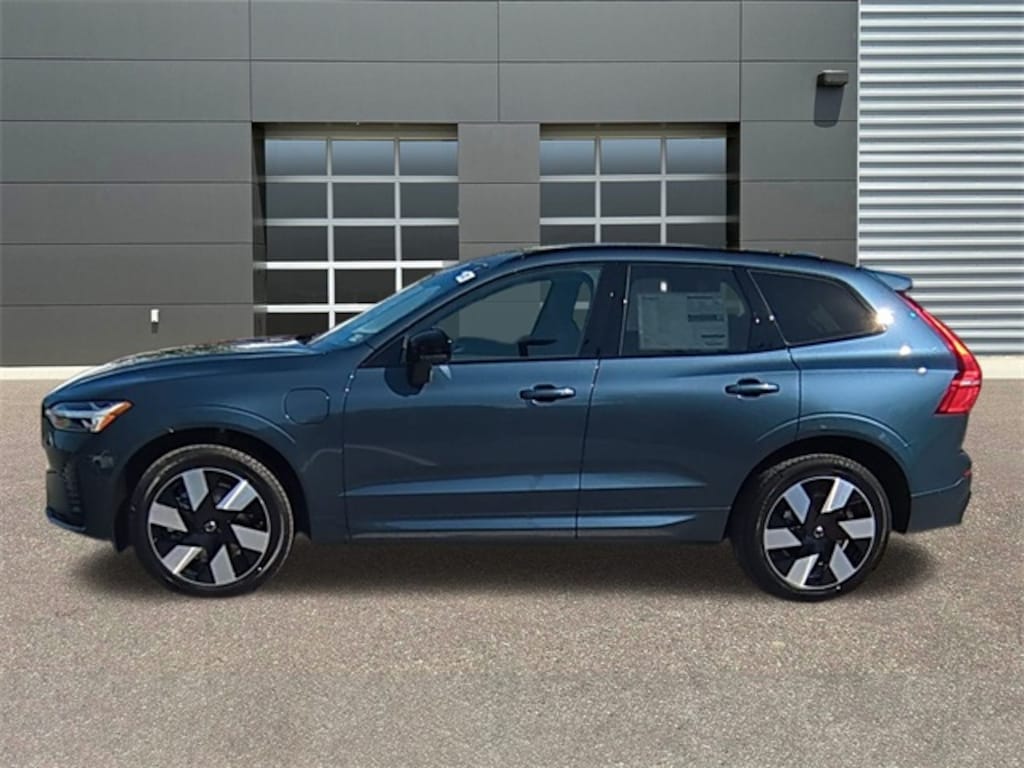 Used 2025 Volvo XC60 plug-in hybrid T8 Plus SUV
