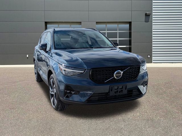 2026 Volvo XC40 B5 Ultra Dark AWD's photo