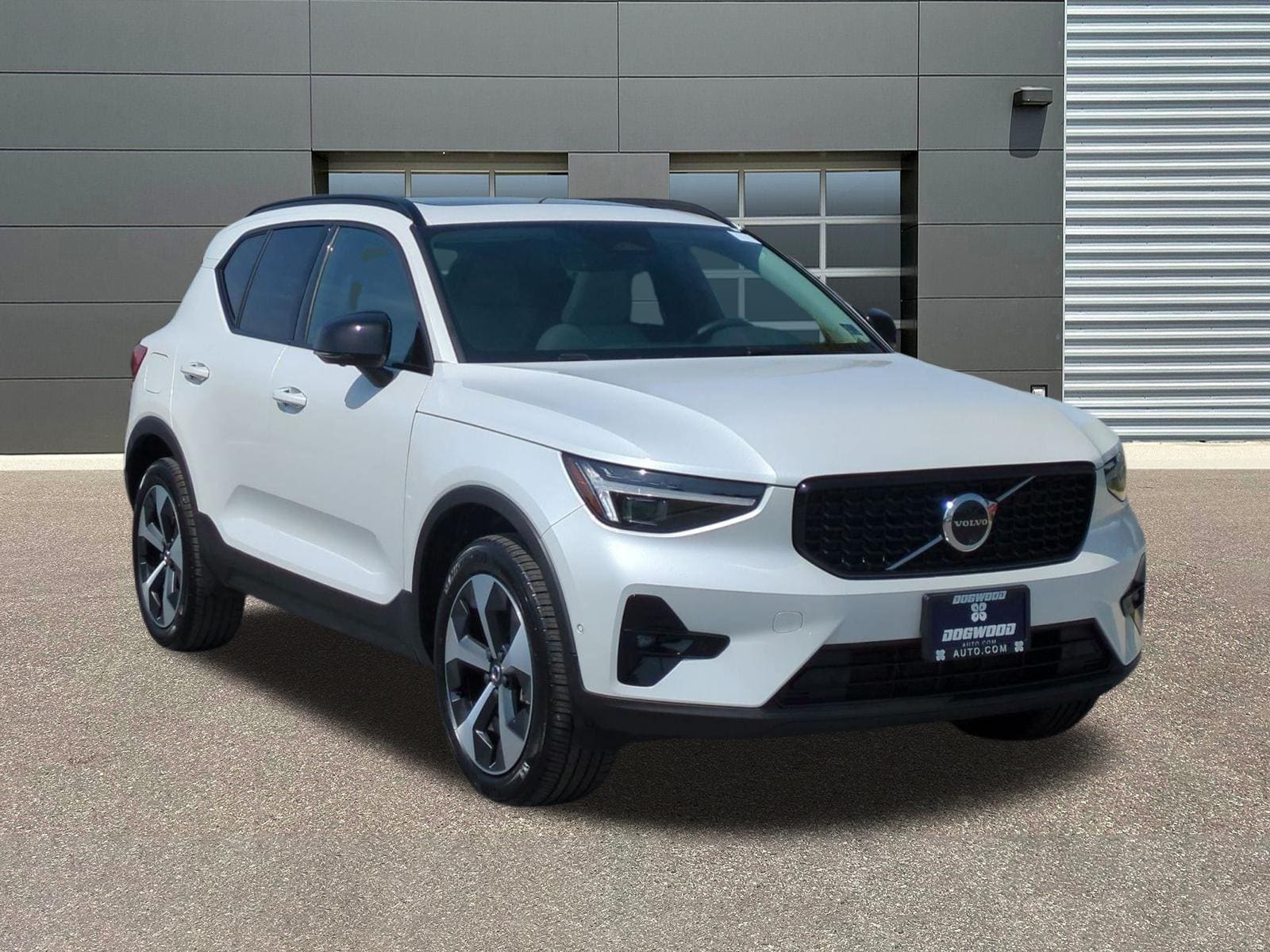 2025 Volvo XC40 Plus