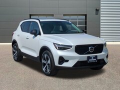 2025 Volvo XC40 B5 Plus Dark Theme SUV