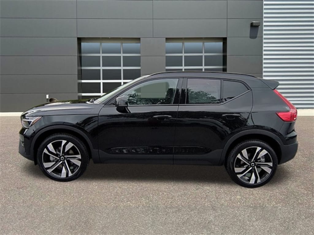 New 2026 Volvo XC40 B5 Plus SUV