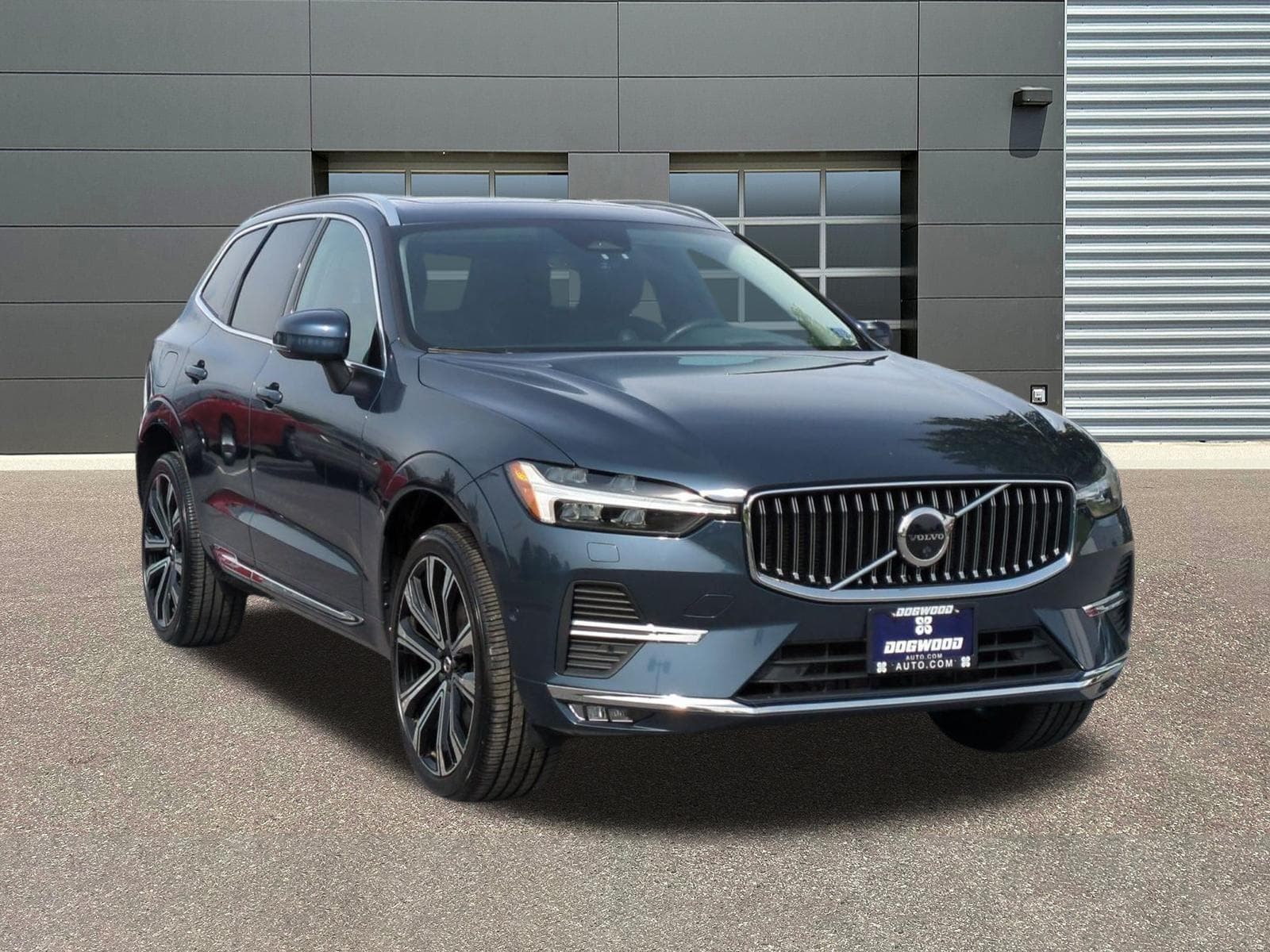 2023 Volvo XC60 B5 Ultimate Bright Theme AWD's photo