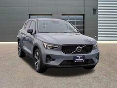 2023 Volvo XC40 B5 AWD Plus Dark SUV