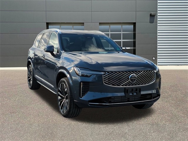 2026 Volvo XC90 Plus's photo