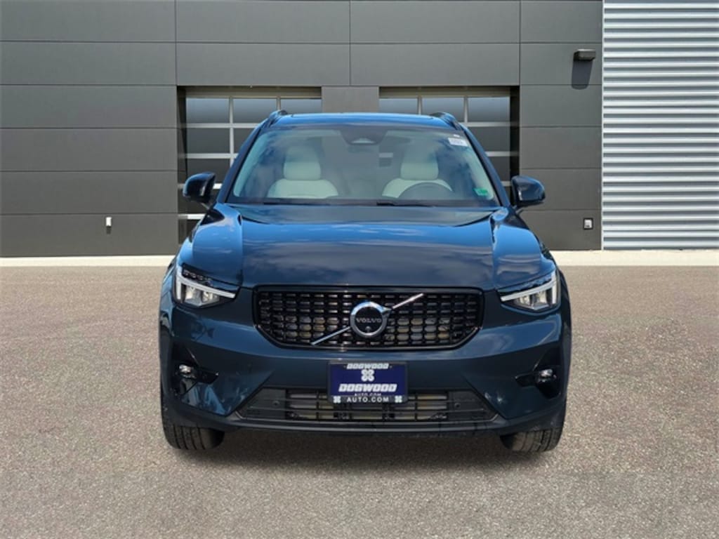 New 2026 Volvo XC40 B5 Plus SUV