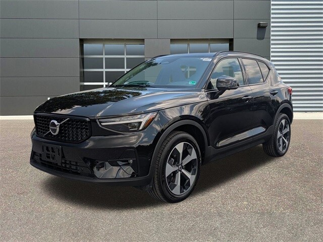 2026 Volvo XC40 Plus - Photo 7