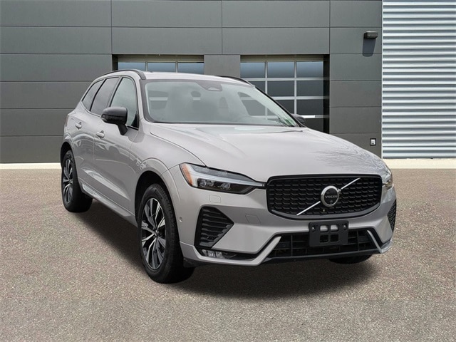2025 Volvo XC60 Plus's photo