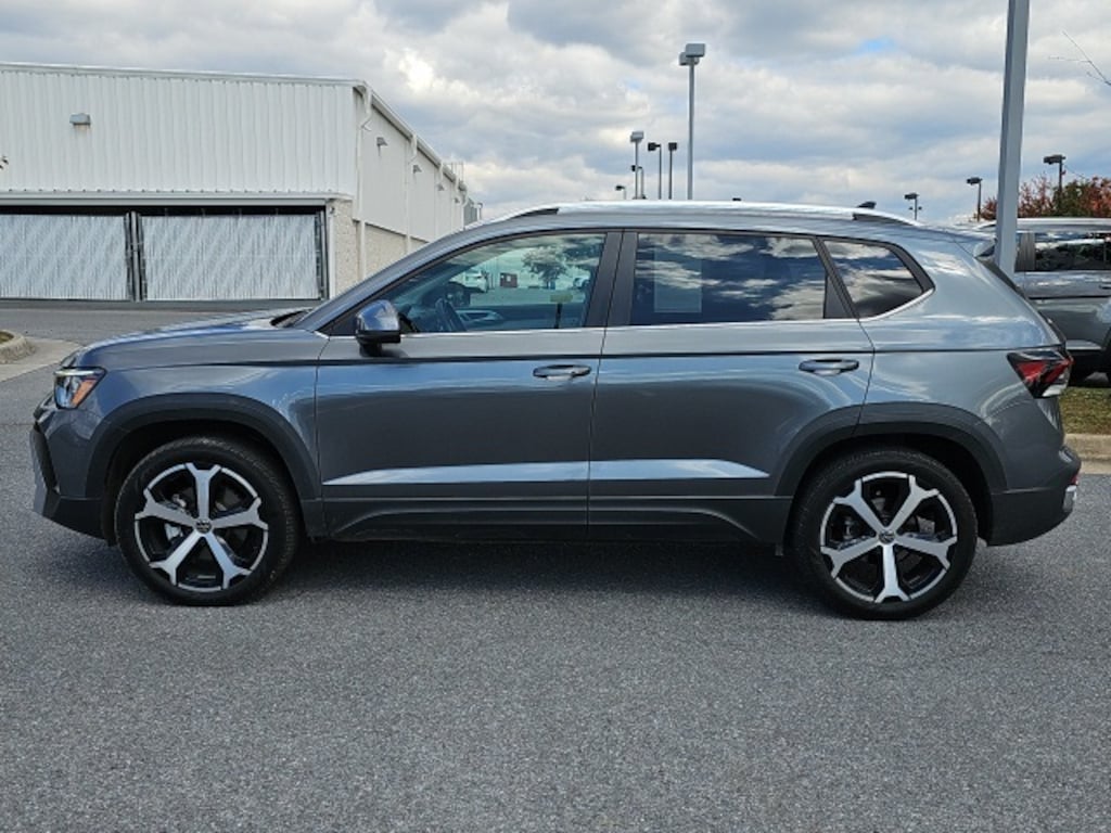 Used 2025 Volkswagen Taos 1.5T SEL SUV