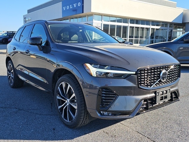 2025 Volvo XC60 Plus's photo