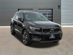 2025 Volvo XC40 B5 Plus Bright Theme SUV