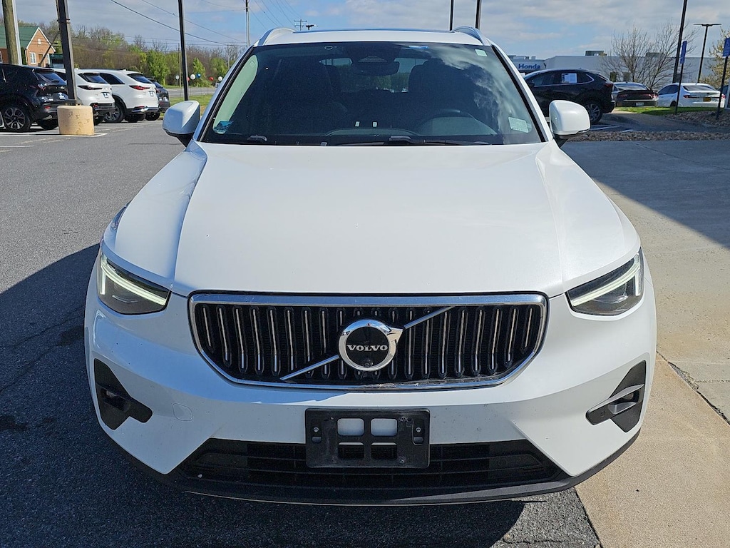 Used 2023 Volvo XC40 B5 AWD Ultimate Bright SUV