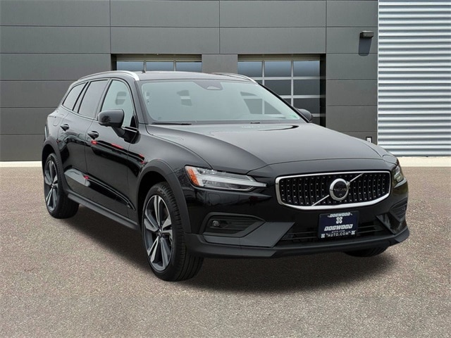 2026 Volvo V60 Cross Country Plus's photo