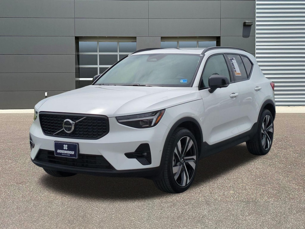 Certified 2025 Volvo XC40 B5 Plus Dark Theme SUV