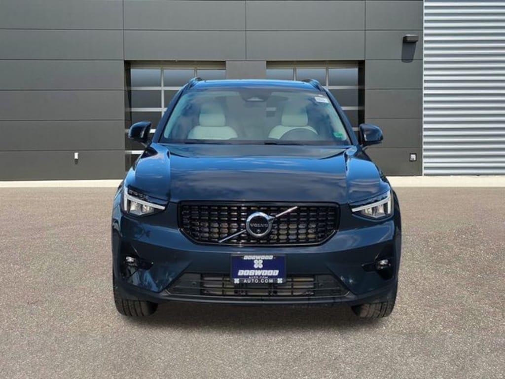 New 2026 Volvo XC40 B5 Plus SUV