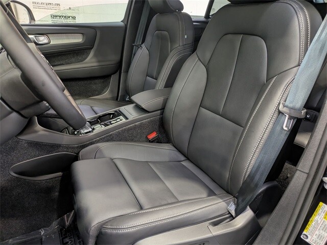 2026 Volvo XC40 Plus - Photo 17