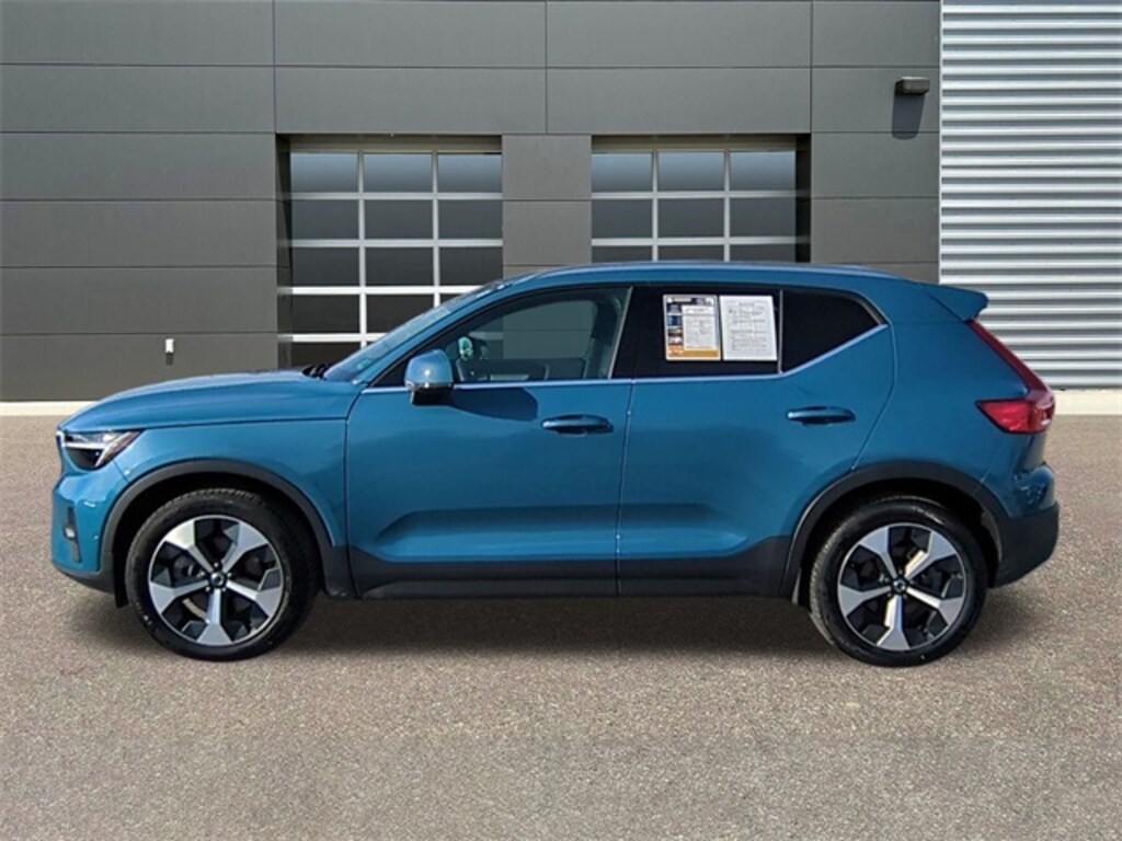 Certified 2025 Volvo XC40 B5 Plus Bright Theme SUV