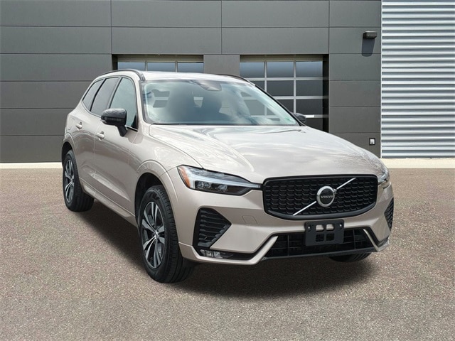 2025 Volvo XC60 Core's photo