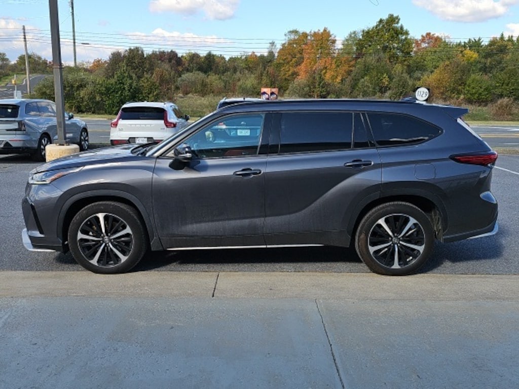 Used 2022 Toyota Highlander XSE SUV