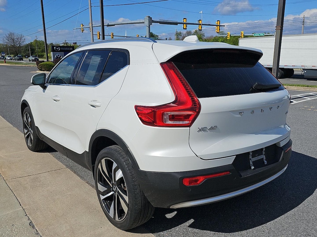 Used 2023 Volvo XC40 B5 AWD Ultimate Bright SUV