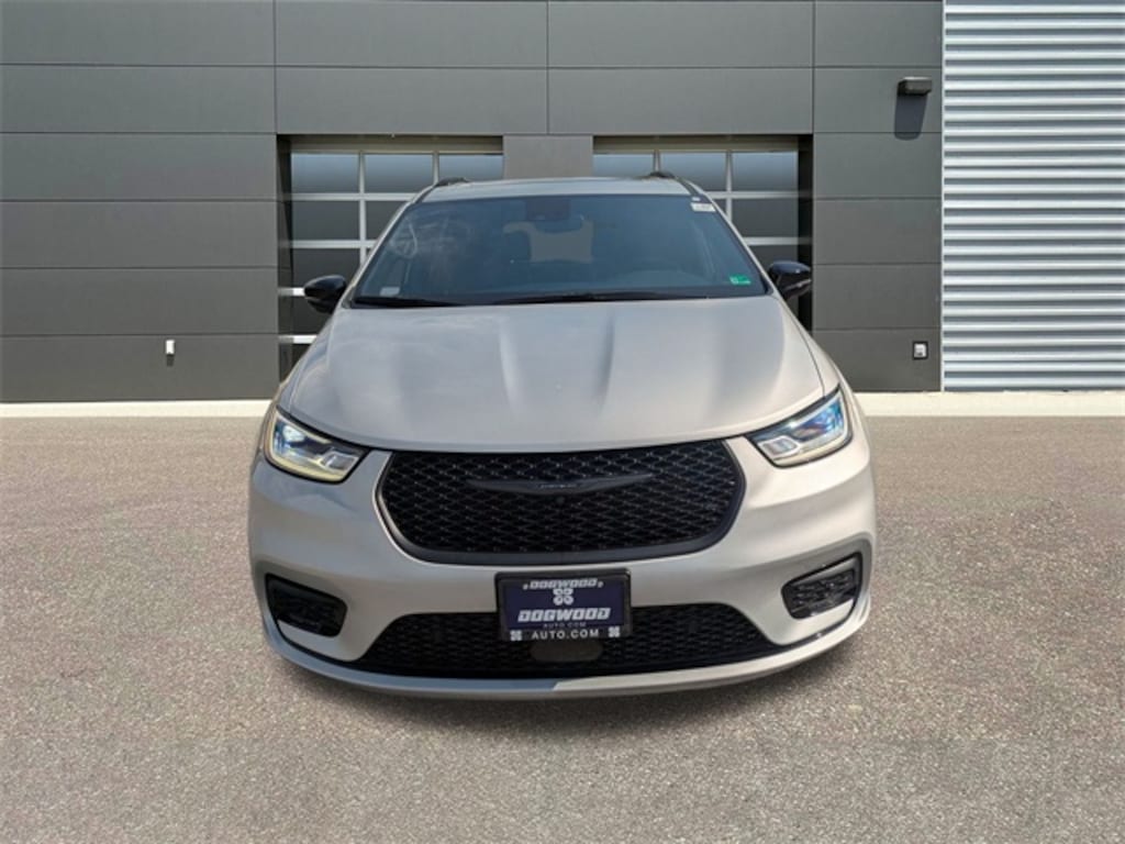 Used 2024 Chrysler Pacifica Limited Van Passenger Van