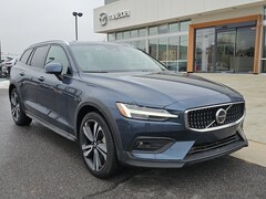 2025 Volvo V60 Cross Country B5 Plus Wagon