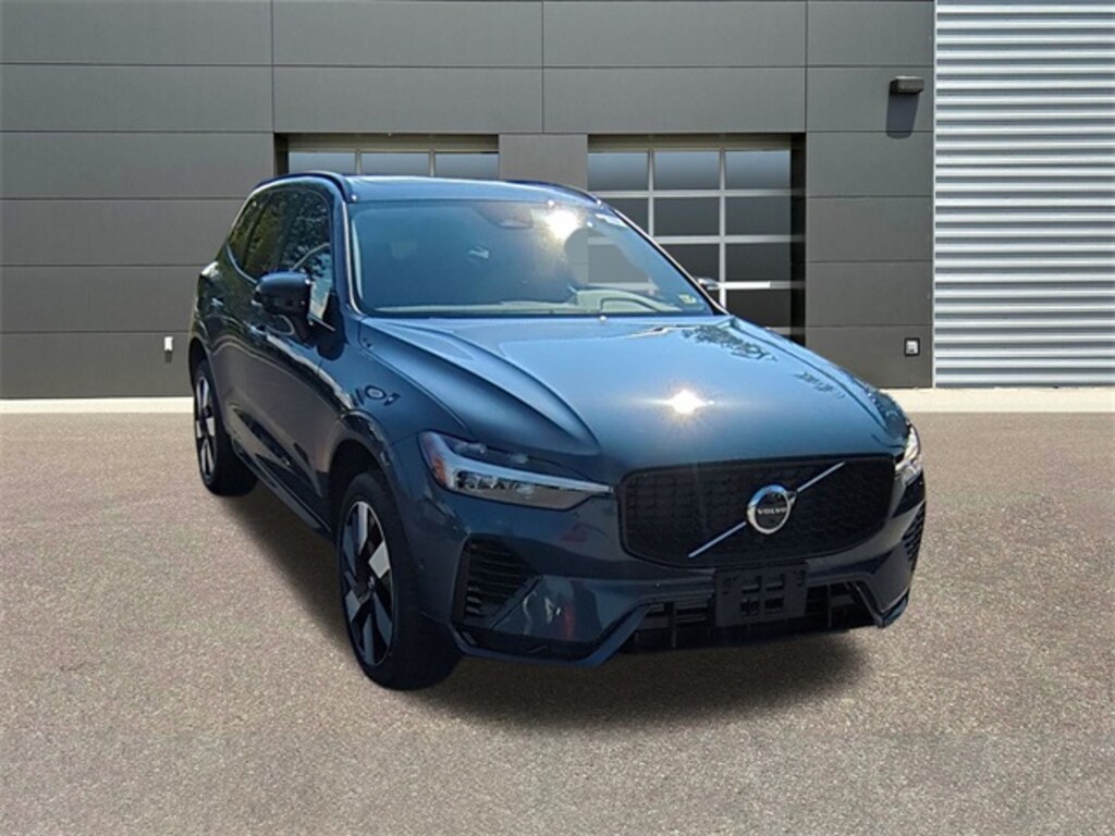 Used 2025 Volvo XC60 plug-in hybrid T8 Plus SUV