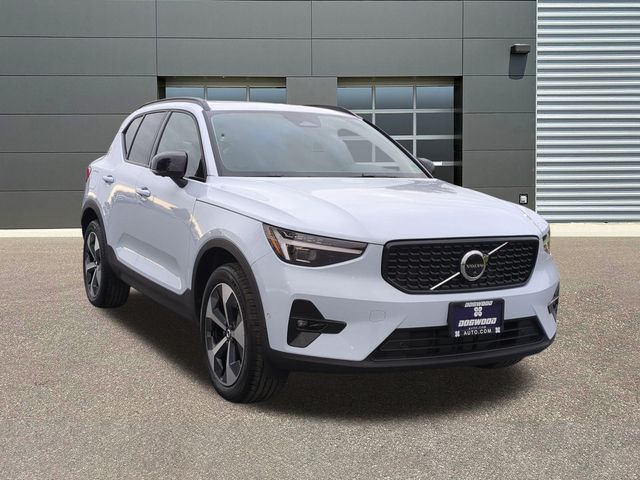 2026 Volvo XC40 B5 Plus Dark AWD's photo