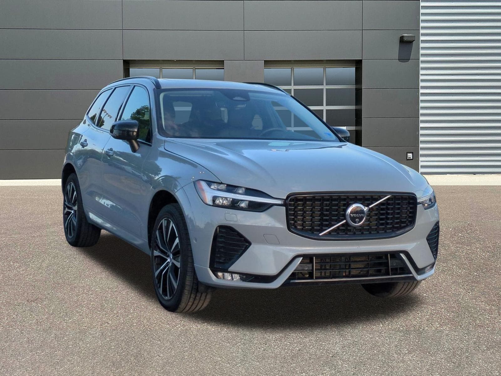 2025 Volvo XC60 B5 Plus Dark AWD's photo