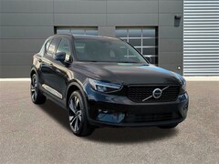 2025 Volvo XC40 B5 Plus Dark Theme SUV