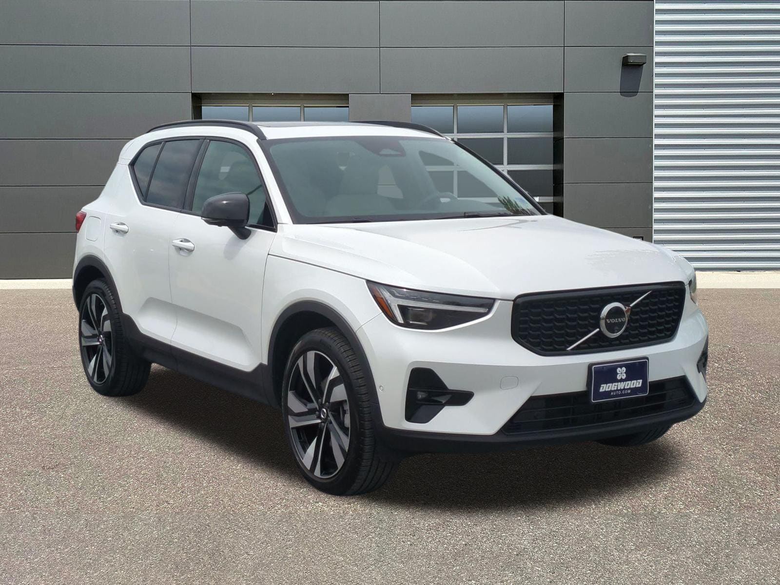 2025 Volvo XC40 Plus